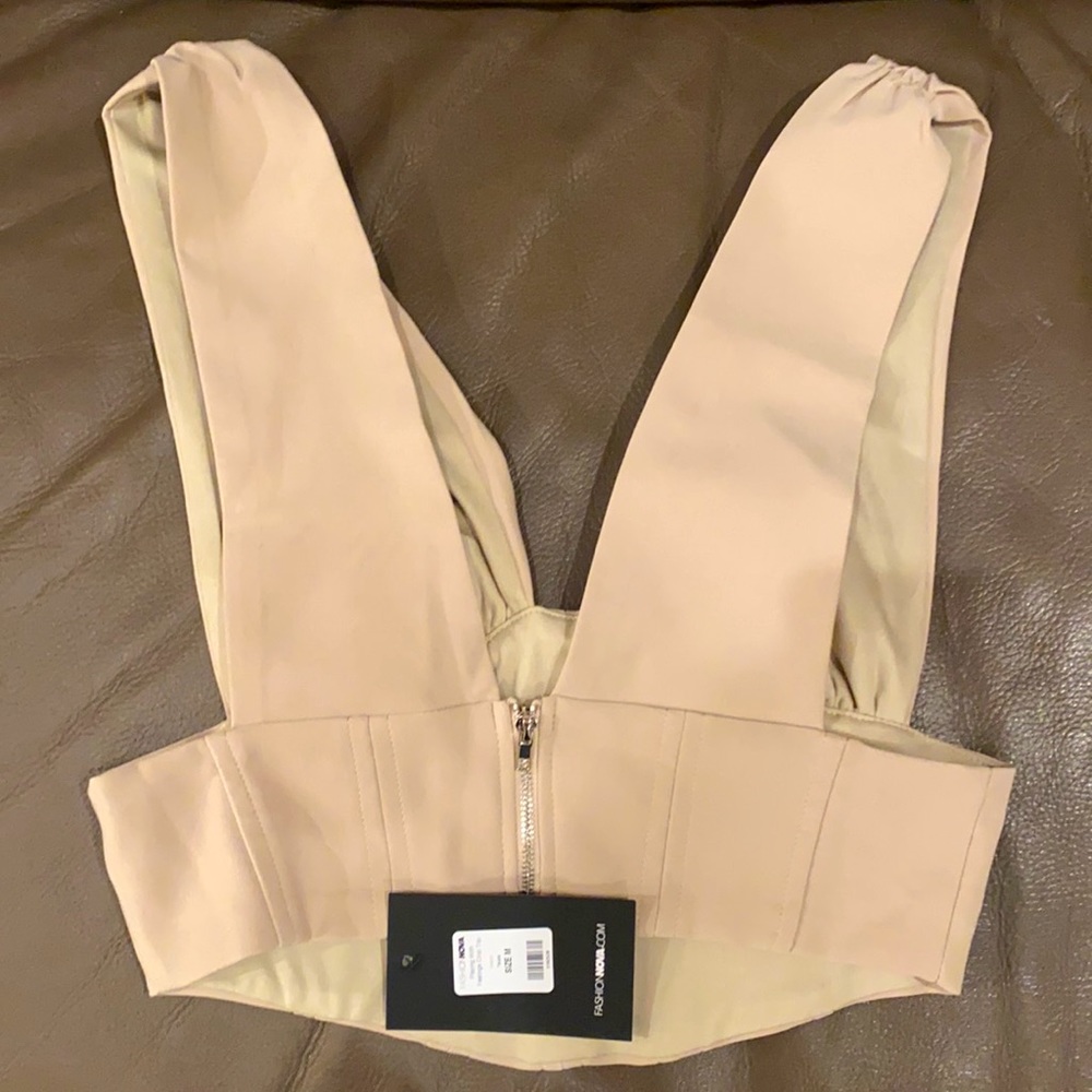 NWT Fashion Nova women’s taupe plunge neck medium crop top - Picture 4 of 6
